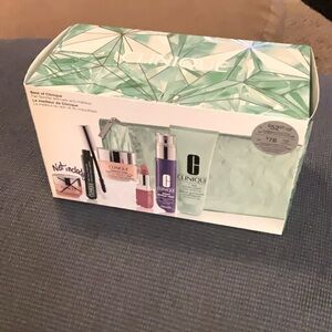 Clinique Fan Favorites Set in Clinique Green Metallic bag. No All About Eyes
